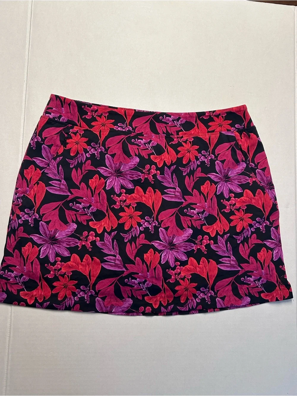 Tommy Bahama IslandZone Joyful Jewel Floral Skort Size Large Active